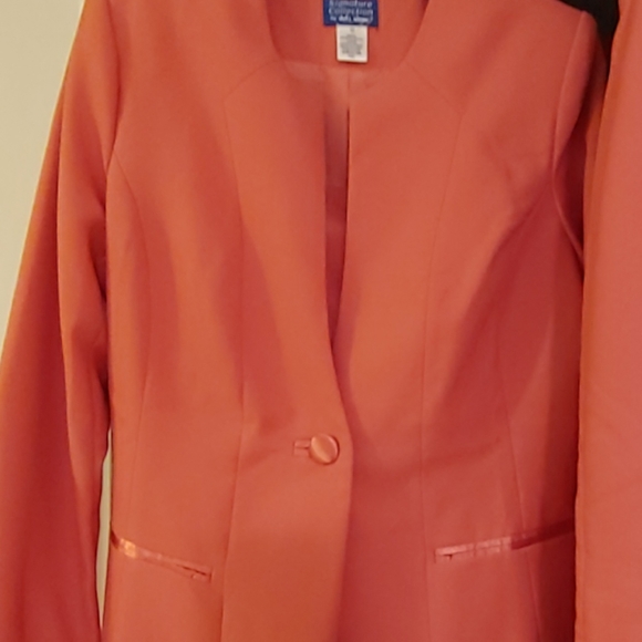 Signature Collection skirt suit - Picture 2 of 4